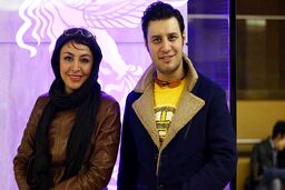 تو چشم بودن حرکات عجیب جواد عزتی به همسرش در جشنواره /ست مشکی جذاب جواد عزتی و همسرش +عکس
