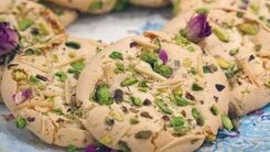 شیرینی ساده و مجلسی برای عید! | طرز تهیه قرابیه سیب و گردو