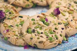 شیرینی ساده و مجلسی برای عید! | طرز تهیه قرابیه سیب و گردو