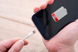 مهم‌ترین نکات ایمنی حین شارژ گوشی های هوشمند | چکار کنیم باتری گوشی خراب نشود ؟