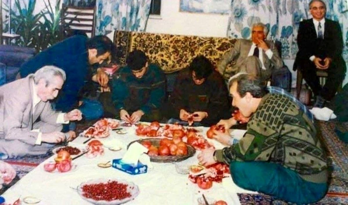 عکس دیده نشده /محمدرضا شجریان و پسرش در مراسم انار خوران 