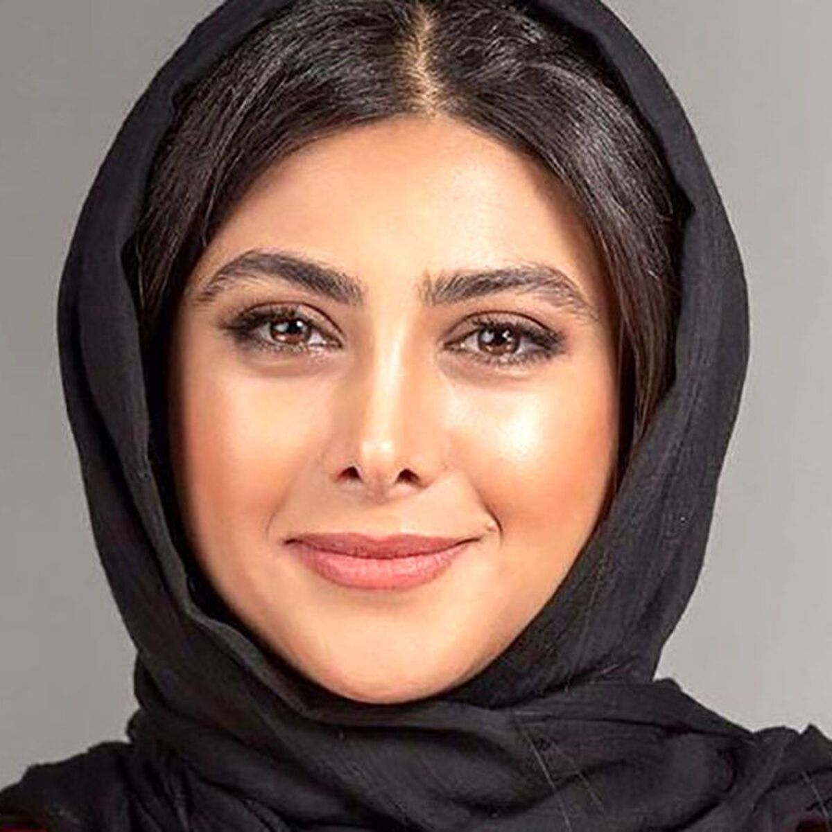 سوار شدن آزاده صمدی پشت پیک موتوری در خیابان های تهران!+فیلم