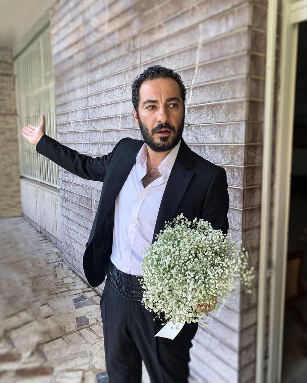 نوید محمدزاده به بهانه نشان دادن تراس خانه لاکچری اش این عکس را گذاشت /رفتار زشت نوید محمدزاده طرفدارانش را ناامید کرد +عکس خبرساز