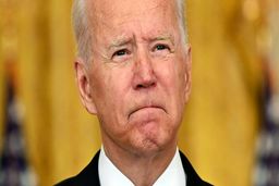 ورود هواپیمای خصوصی به حریم هوایی محل اقامت بایدن| لحظه انتقال فوق‌امنیتی بایدن و همسرش +فیلم