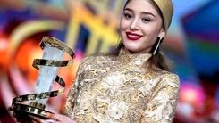 خودنمایی فرشته حسینی با تیپ خجالت آور/ عینک میلیونی مشترک فرشته حسینی و نوید محمد زاده +عکس