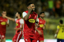 لوکادیا لخت شد/ مهاجم پرسپولیس تتوهایش را به رخ هوادارانش کشید +عکس