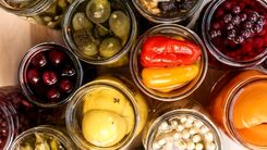 یه ترشی درست کن که خالی خالی بشه خورد! نه با غذا | سه مدل ترشی پرطرفدار و آسان برای فصل پاییز