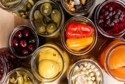 یه ترشی درست کن که خالی خالی بشه خورد! نه با غذا | سه مدل ترشی پرطرفدار و آسان برای فصل پاییز