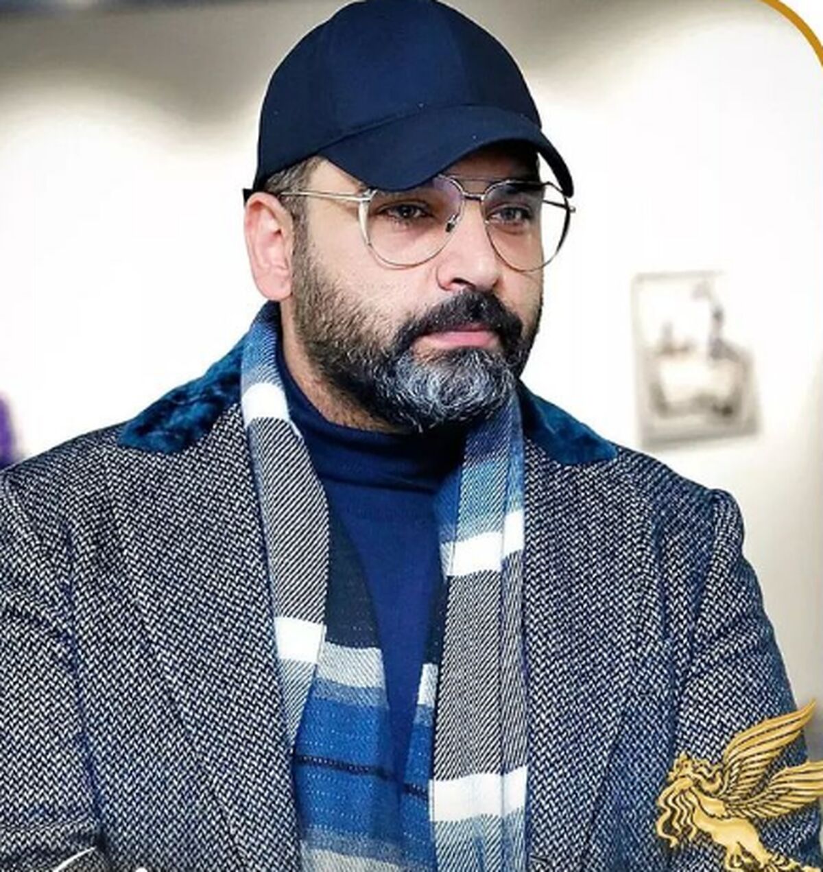 احسان علیخانی با همان تیپ جشنواره فجر به کنکور دکتری رفت!/حضور آقای مجری سوژه شد!+عکس