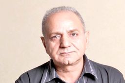 پرویز پرستویی: مرا با خاک‌انداز هم نمی‌توانند از این خاک بیرون کنند!