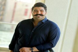 تولد فوق لاکچری بهنام بانی در کنسرتش با تم سیاه و سفید | کیک تولد 4 طبقه بهنام بانی سوژه شد + عکس