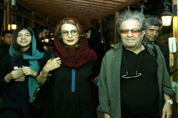 اعترافات تکان دهنده از جنایت هولناک در کرج | بازسازی صحنه قتل فجیع داریوش مهرجویی و همسرش +فیلم (۱۸+)