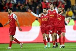 گل دوم پرسپولیس به شمس آذر / کری خوانی بانوان تماشاگر پرسپولیس با طرفداران حریف!