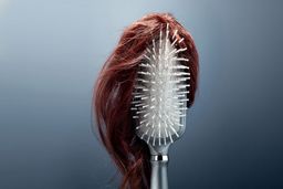 عواملی که باعث سفید شدن مو می‌شوند | چکار کنیم موها سفید نشوند ؟