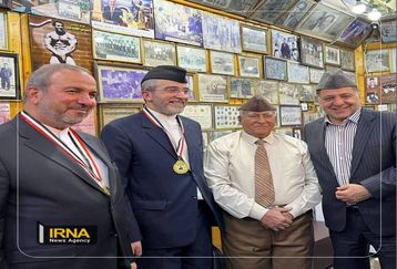  علی باقری در خیابان المتنبی بغداد +عکس