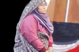 ماجرای کشاندن مردان هوسران به خلوتگاه |  دختر قداره‌کش با چاقوهای عجیب دور کمرش در کلانتری به قتل اعتراف کرد+ عکس