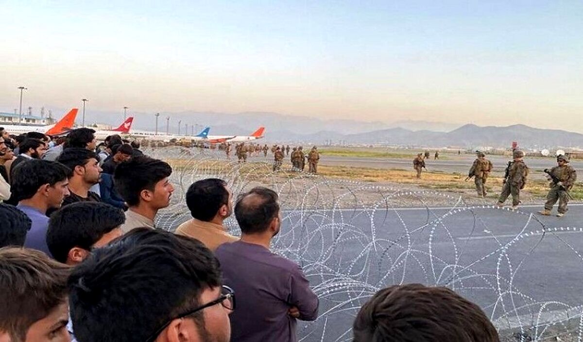 فرار مرد افغان از طالبان؛ سقوط از هواپیمای آمریکایی! +‌فیلم لو رفته 
