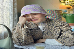 لباس سنتی فرشته حسینی در جشن سالگرد ازدواجش | سنگ تموم فرشته حسینی برای شوهرش در این روز خاص + عکس