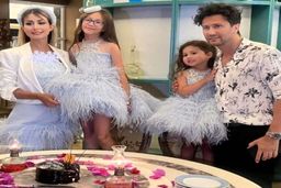 لباس مهمانی رفتن همسر شاهرخ استخری در خارج از کشور طرفدارانش را شوکه کرد | تیپ شیک و جذاب شاهرخ استخری و همسرش را ببینید +عکس