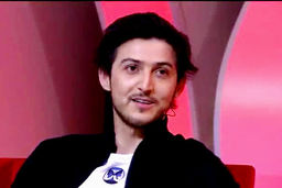 سورپرایز دیدنی سردار آزمون برای بازیگر سرشناس + عکس