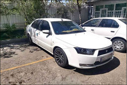 فیلم سرقت احمقانه پژو ۴۰۵ در روز روشن/ دزد جوان کتک مفصلی خورد