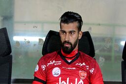  خوشحالی جالب رامین رضاییان با لباس سپاهان + عکس
