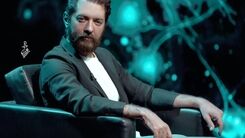 عکس جنجالی همسر بهرام رادان بعد از پدر شدن بازیگر معروف | گوشی ۷۷میلیونی همسر بهرام رادان، ملت را ذوق‌زده کرد +عکس
