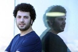 واکنش یک کارگردان به گرانی/ تخمه شکستن هم لاکچری شد!