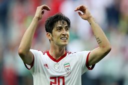 سردار آزمون صندلی پادشاهی مسی را می گیرد