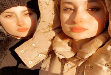 سارا و نیکا دوباره به تلوزیون برگشتند | خبر های جنجالی و جدید سارا و نیکا! + عکس های سارا و نیکا در خیابان های سوئد