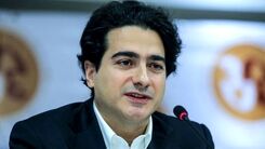 حال  و احوال همایون شجریان با مجسمه مهران مدیری/ خواننده معروف یکه خورد! +فیلم تماشایی