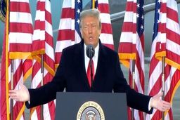 ترامپ حرکات عجیب بایدن را اینجوری مسخره کرد! 