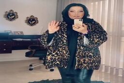 شاید باور نکنید این خانم جوان مادر صبا راد باشد/مادر با کلاس صبا راد!؟ +عکس