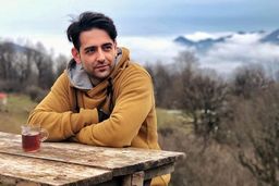 خودروی میلیاردی امیرحسین آرمان/ تیپ خفن آقای بازیگر دل همه را برد +عکس