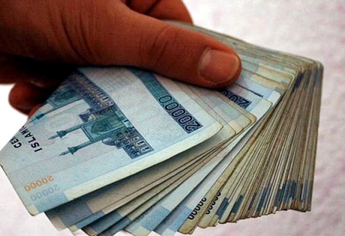 واریز 1 میلیون و 800 هزارتومان اضافه بر حقوق در حساب کارمندان | عیدی کارمندان ۲۰۰ هزار تومان زیاد شد 