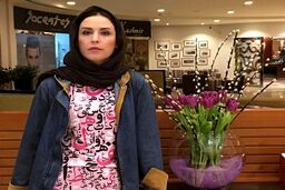 لادن سلیمانی از بازیگران زیبای ایرانی با مانتوی خاص خود زبانزد شد | لادن سلیمانی کیست؟ + عکس