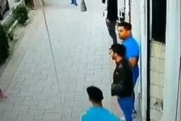 کیف قاپی در اسلامشهر در یک چشم بهم زدن!+فیلم 