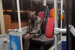راز جسد مرد مرده در اتوبوس بی آر تی پیدا شد