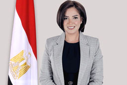 عکس لو رفته از سیگار کشیدن خانم نماینده سوژه شد+تصاویر جنجالی 