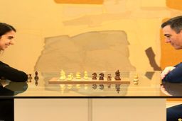 حضور دختر ایرانی در اتاق نخست‌وزیر اسپانیا جنجالی شد +عکس