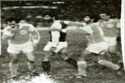 مُشت ماندگار در فوتبال ایران! +عکس