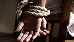 نقـشه وحشتناک پـدر برای مهاجرت نکردن پسرش | پسر جوان دست و پا بسته پیدا شد 