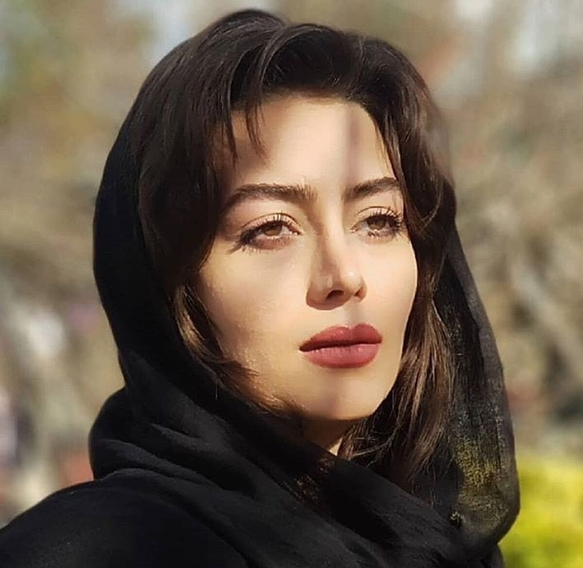 جنجال جدید درباره روژان سریال نون خ | هدیه بازوند روژان سریال نون خ، دختر کدوم مسئول معروفه؟ +عکس هدیه بازوند با پدر معروفش