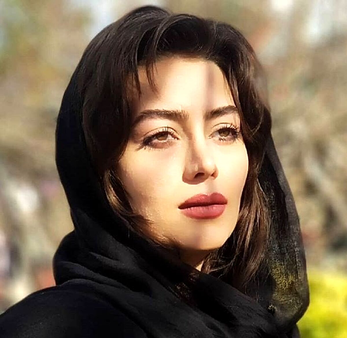 جنجال جدید درباره روژان سریال نون خ | هدیه بازوند روژان سریال نون خ، دختر کدوم مسئول معروفه؟ +عکس هدیه بازوند با پدر معروفش