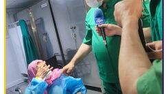 جراحی چشم مادربزرگ درگزینی توسط آقای وزیر +عکس