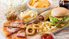 با این غذاها زودتر می میرید!
