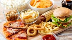 با این غذاها زودتر می میرید!