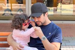 شاهرخ استخری و همسرش برای همیشه مهاجرت کردند ؟ | ست لباس دختر شاهرخ استخری از معروف ترین برند دنیا سوژه شد + عکس