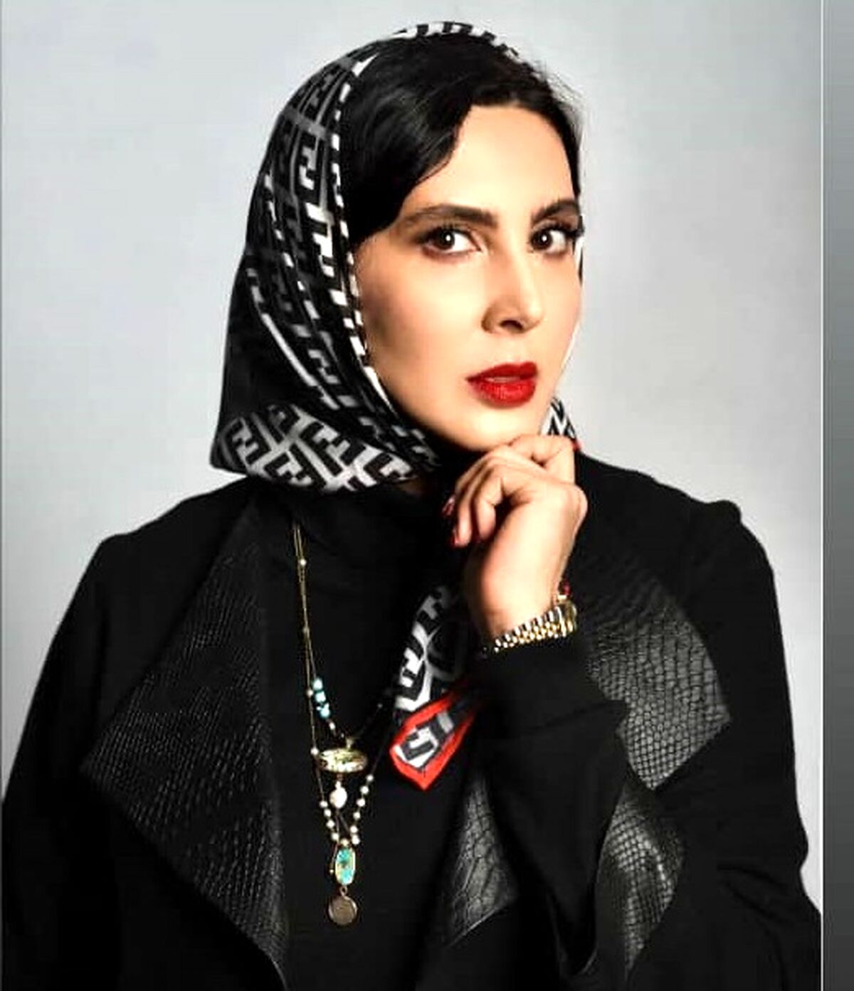 تصویر جنجالی از لیلا بلوکات/خانم بازیگر شبیه راهبه ها شد