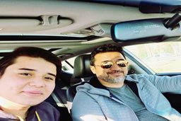 رونمایی خداداد عزیزی از همسر جوانش | مردی که هیچ وقت پیر نمیشه! +عکس